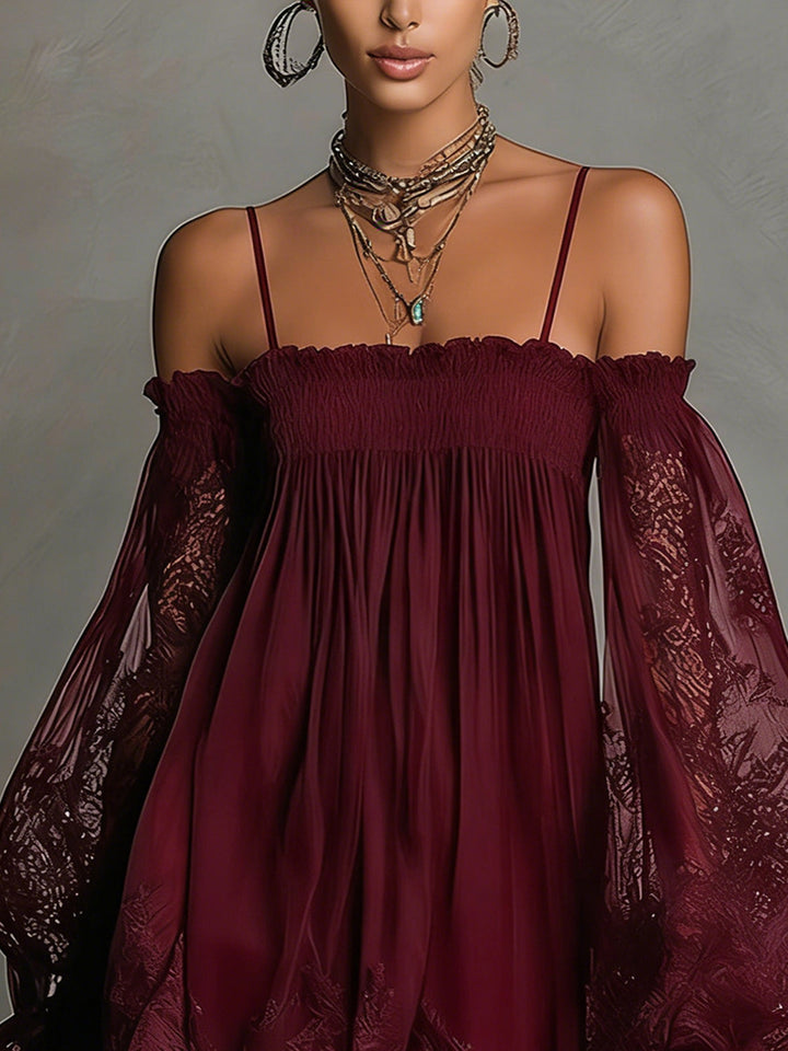 Noemi • Robe mini en chiffon bleu marine avec décolleté épaules nues, bord en dentelle et manches transparentes