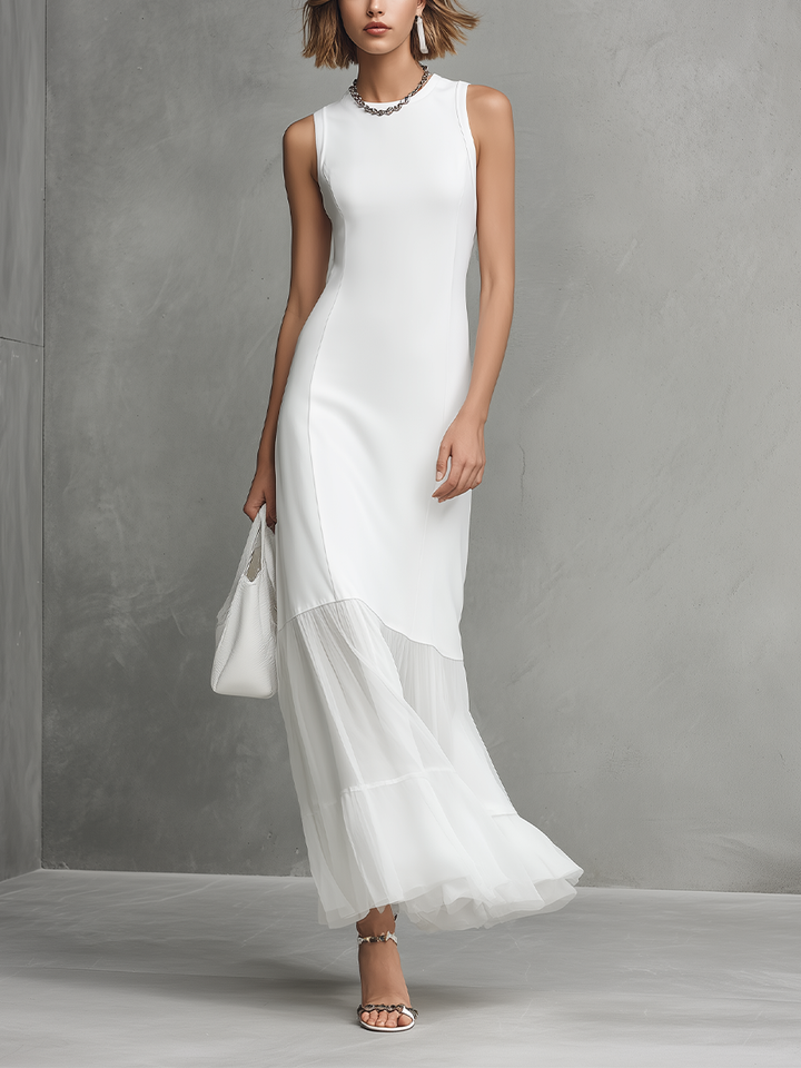 Robe élégante blanche sans manches en soie de lait et panneaux en chiffon