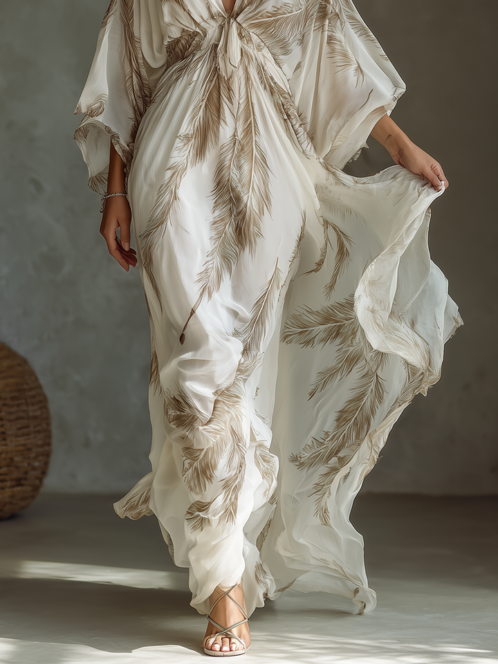 Robe Maxi en Chiffon Ivoire et Taupe avec Manches Dolman et Devant Entrelacé avec Imprimé Feuille de Palmier