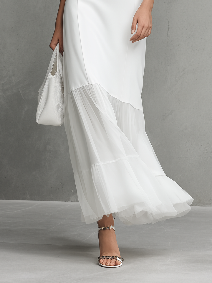 Robe élégante blanche sans manches en soie de lait et panneaux en chiffon