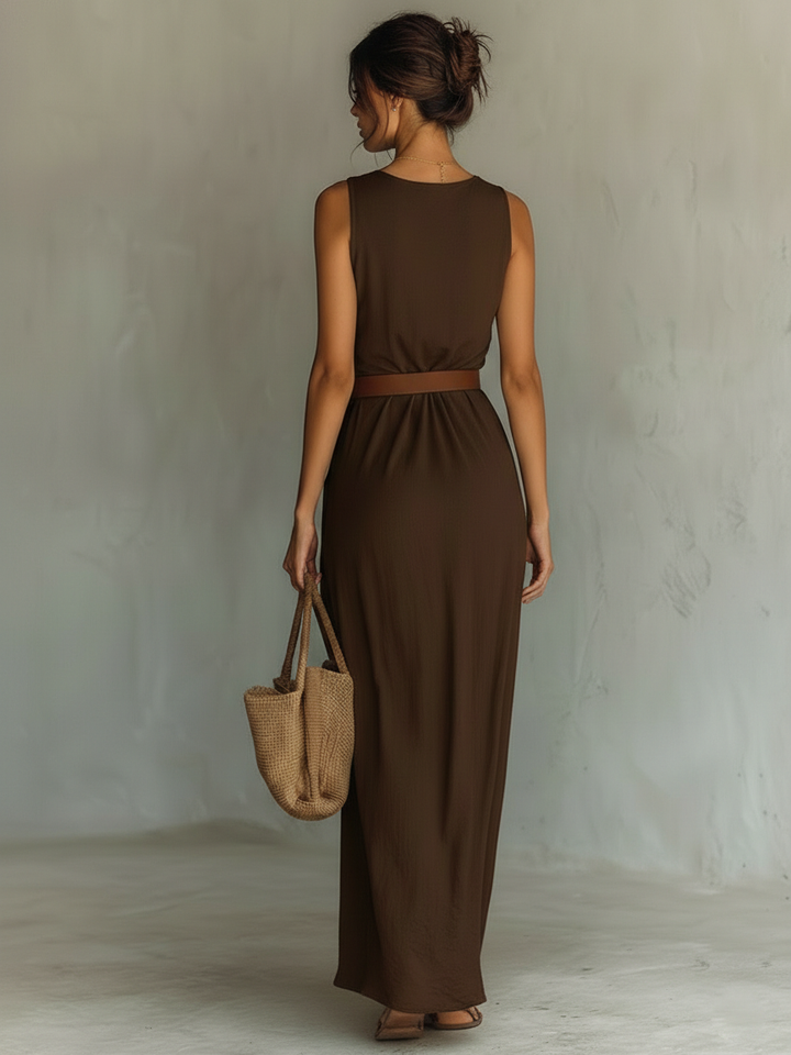Robe maxi sans manches avec col drapé minimaliste pour femmes