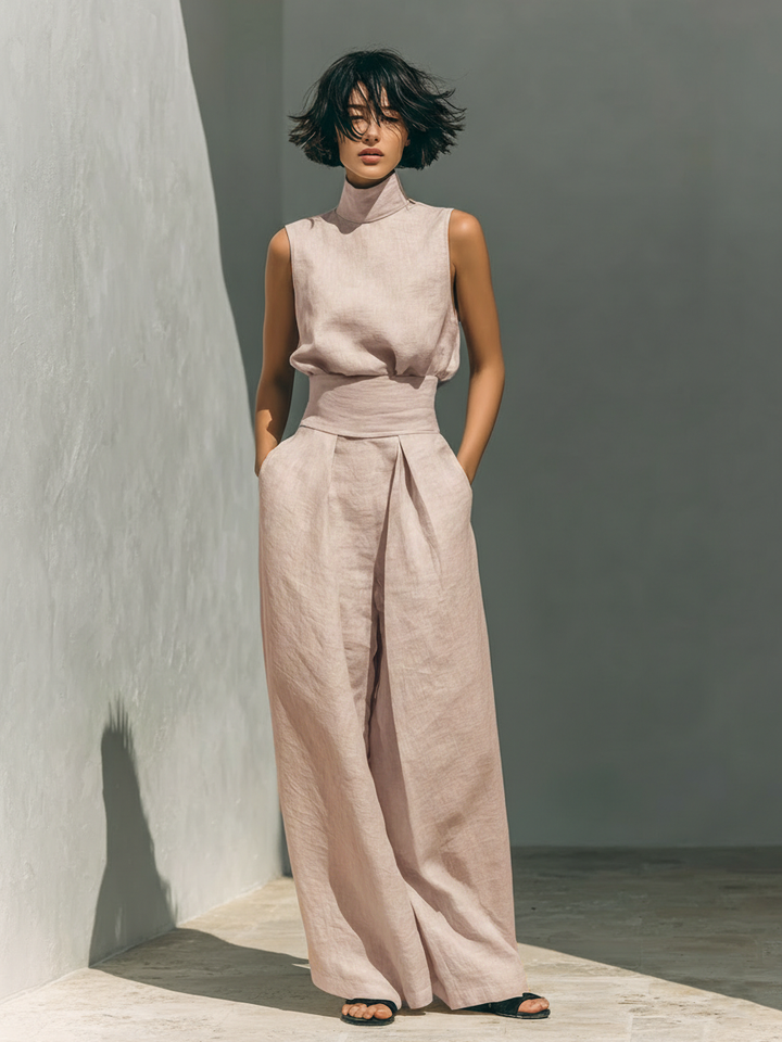 Ensemble composé d'un débardeur et d'un pantalon à jambes larges en mélange de coton et de lin.