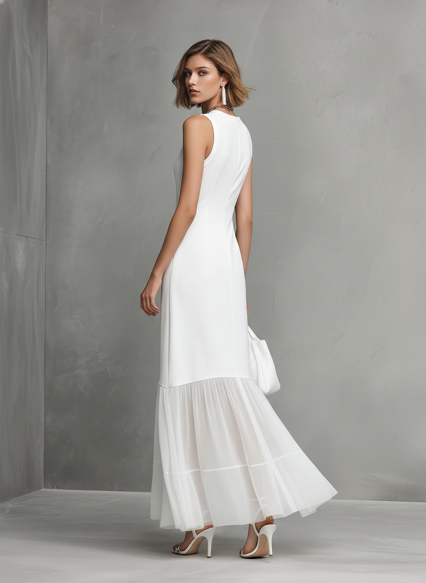 Robe élégante blanche sans manches en soie de lait et panneaux en chiffon