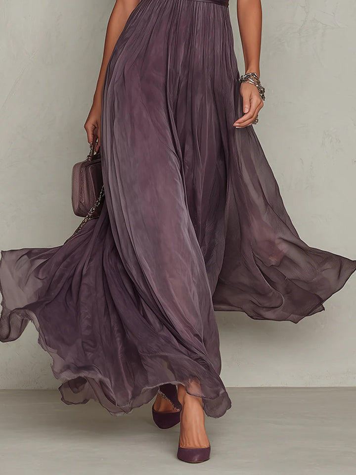 Flavia • Robe longue violette avec décolleté en clé, bord en dentelle de chiffon
